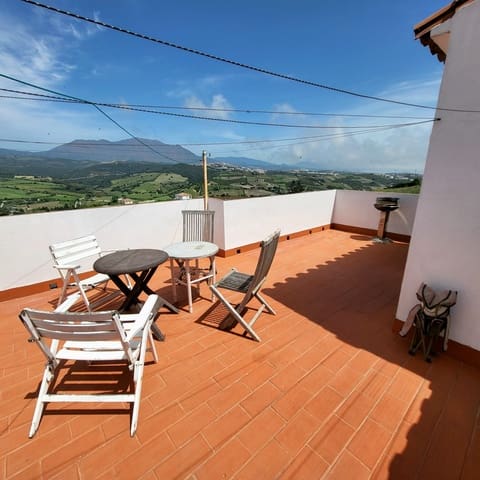 4 soverom Kjedet enebolig til salgs i Manilva Pueblo, Manilva med garasje - € 320 000 (Ref: 9793372)