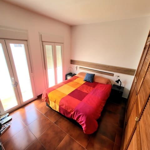 4 soverom Kjedet enebolig til salgs i Manilva Pueblo, Manilva med garasje - € 320 000 (Ref: 9793372)