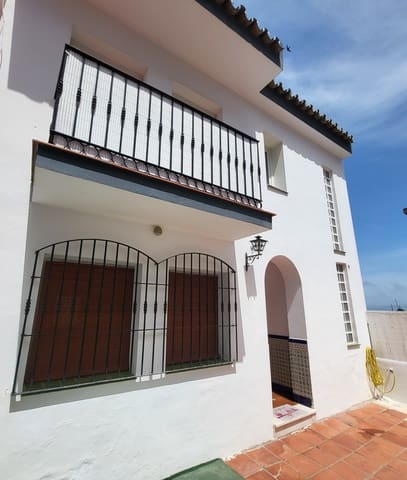 4 soverom Kjedet enebolig til salgs i Manilva Pueblo, Manilva med garasje - € 320 000 (Ref: 9793372)