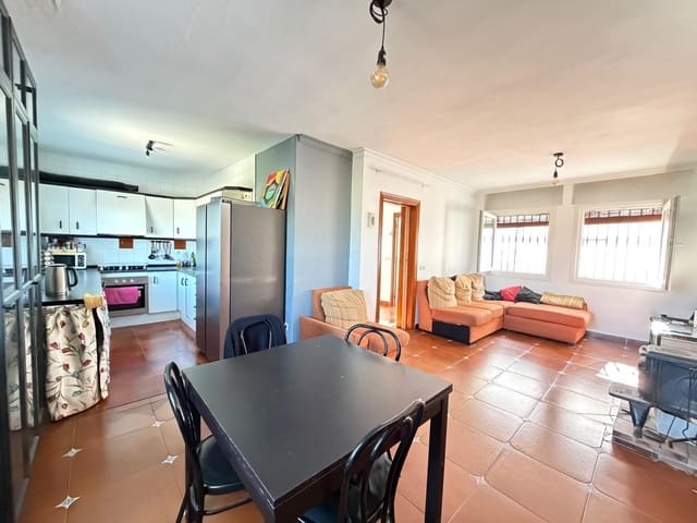 4 soverom Kjedet enebolig til salgs i Manilva Pueblo, Manilva med garasje - € 274 999 (Ref: 9793372)