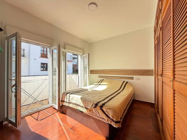 4 soverom Kjedet enebolig til salgs i Manilva Pueblo, Manilva med garasje - € 274 999 (Ref: 9793372)