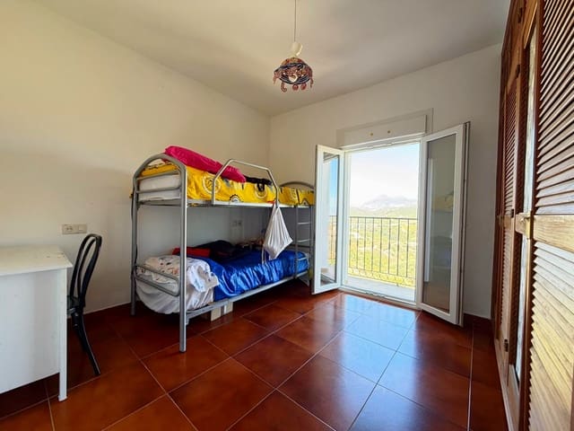 4 soverom Kjedet enebolig til salgs i Manilva Pueblo, Manilva med garasje - € 274 999 (Ref: 9793372)
