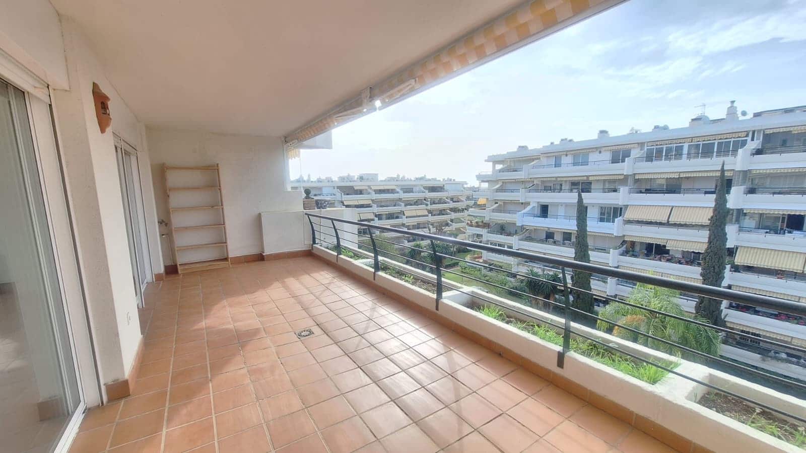 3 quarto Penthouse para venda em Guadalmina com piscina garagem - 610 000 € (Ref: 9797987)