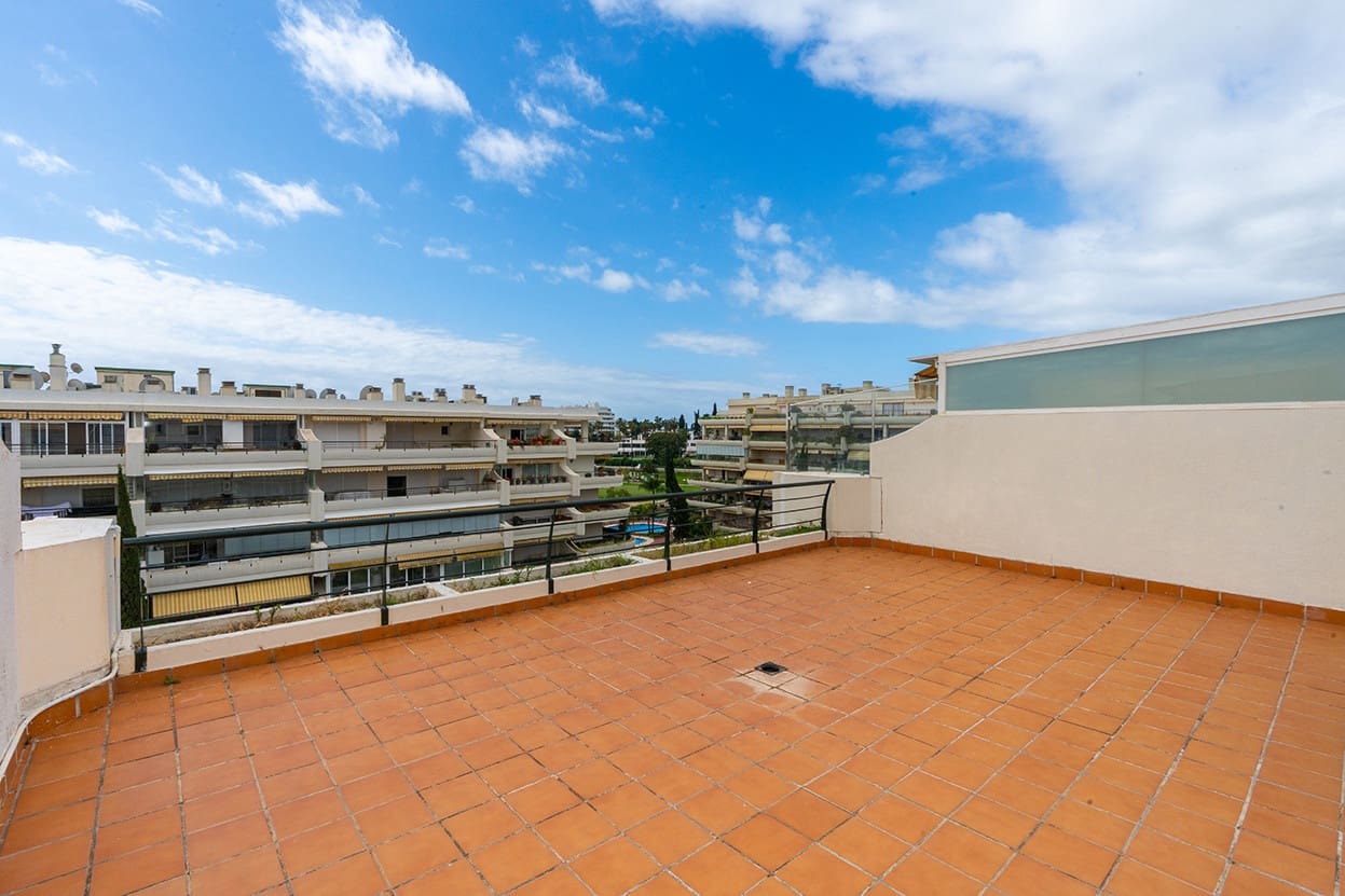 3 soveværelse Penthouse til salg i Guadalmina med swimmingpool garage - € 610.000 (Ref: 9797987)