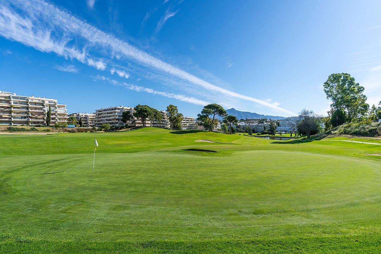 3 soveværelse Penthouse til salg i Guadalmina med swimmingpool garage - € 610.000 (Ref: 9797987)
