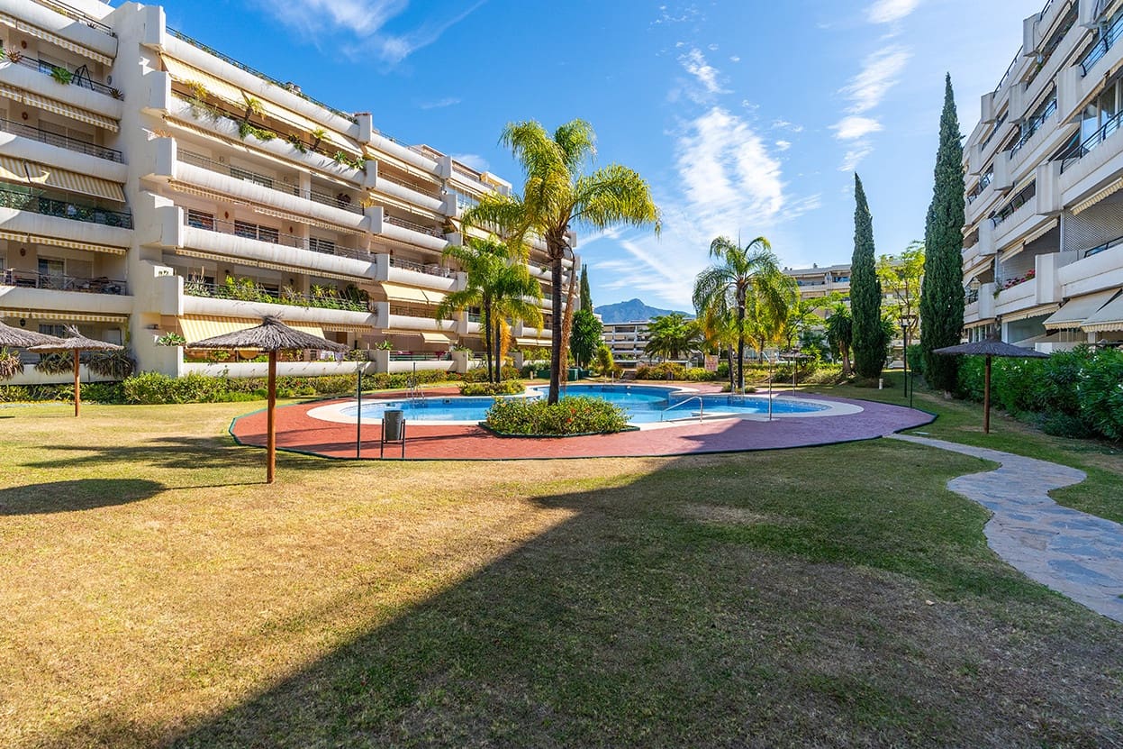 3 soveværelse Penthouse til salg i Guadalmina med swimmingpool garage - € 610.000 (Ref: 9797987)