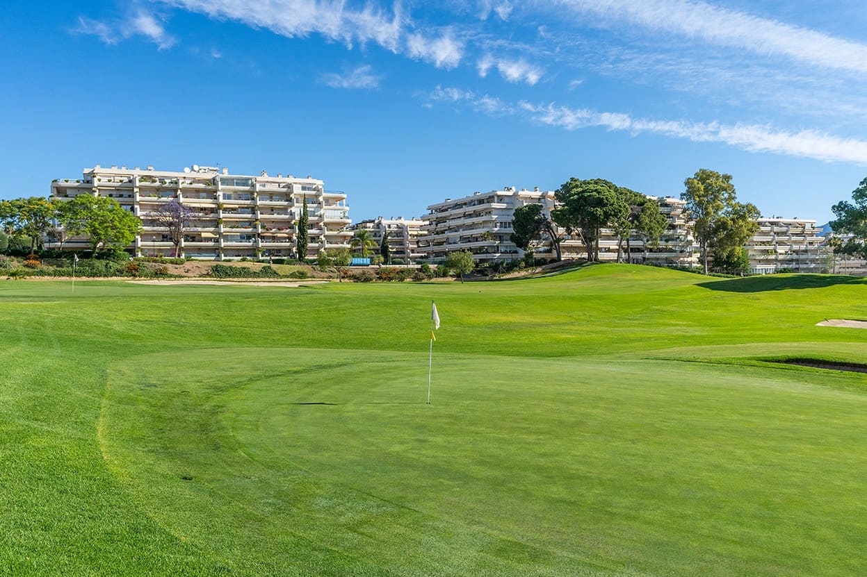 3 soveværelse Penthouse til salg i Guadalmina med swimmingpool garage - € 610.000 (Ref: 9797987)