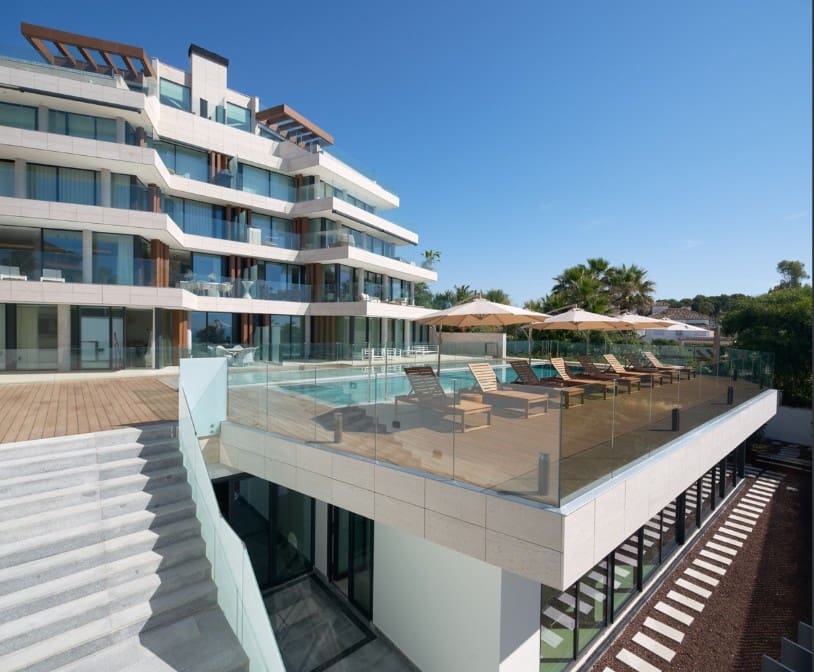 3 chambre Appartement à vendre à Estepona avec piscine garage - 2 650 000 € (Ref: 9805714)