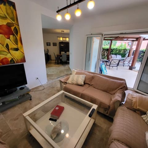 3 Zimmer Doppelhaus zu verkaufen in Manilva mit Pool Garage - 495.000 € (Ref: 9807471)