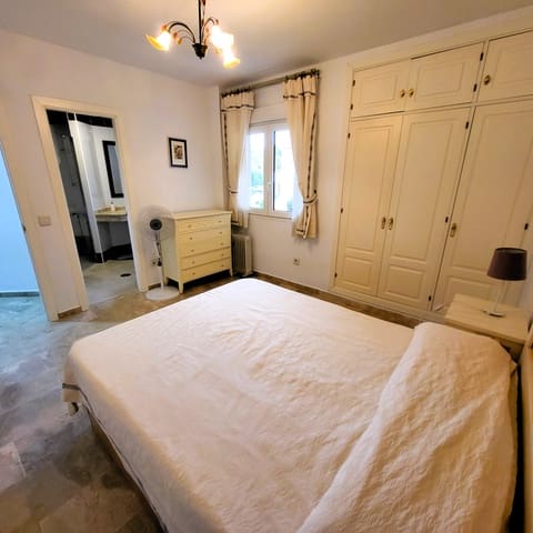 3 Zimmer Doppelhaus zu verkaufen in Manilva mit Pool Garage - 495.000 € (Ref: 9807471)