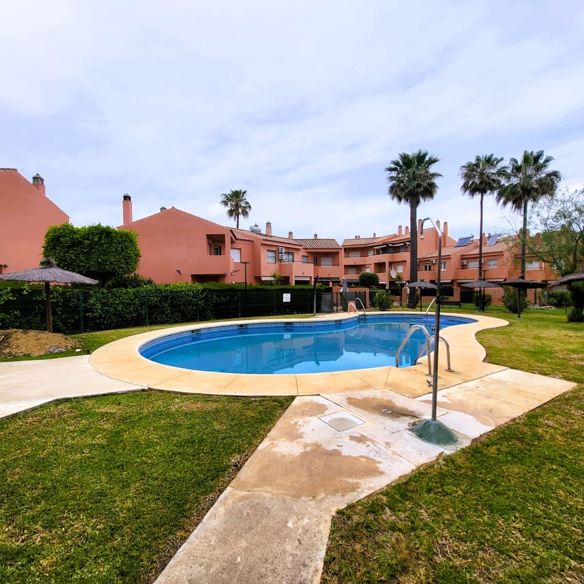 3 Zimmer Doppelhaus zu verkaufen in Manilva mit Pool Garage - 495.000 € (Ref: 9807471)