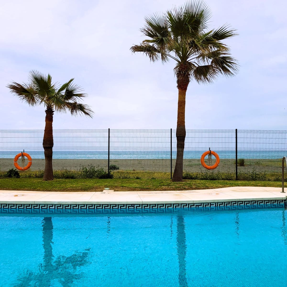 3 Zimmer Doppelhaus zu verkaufen in Manilva mit Pool Garage - 495.000 € (Ref: 9807471)