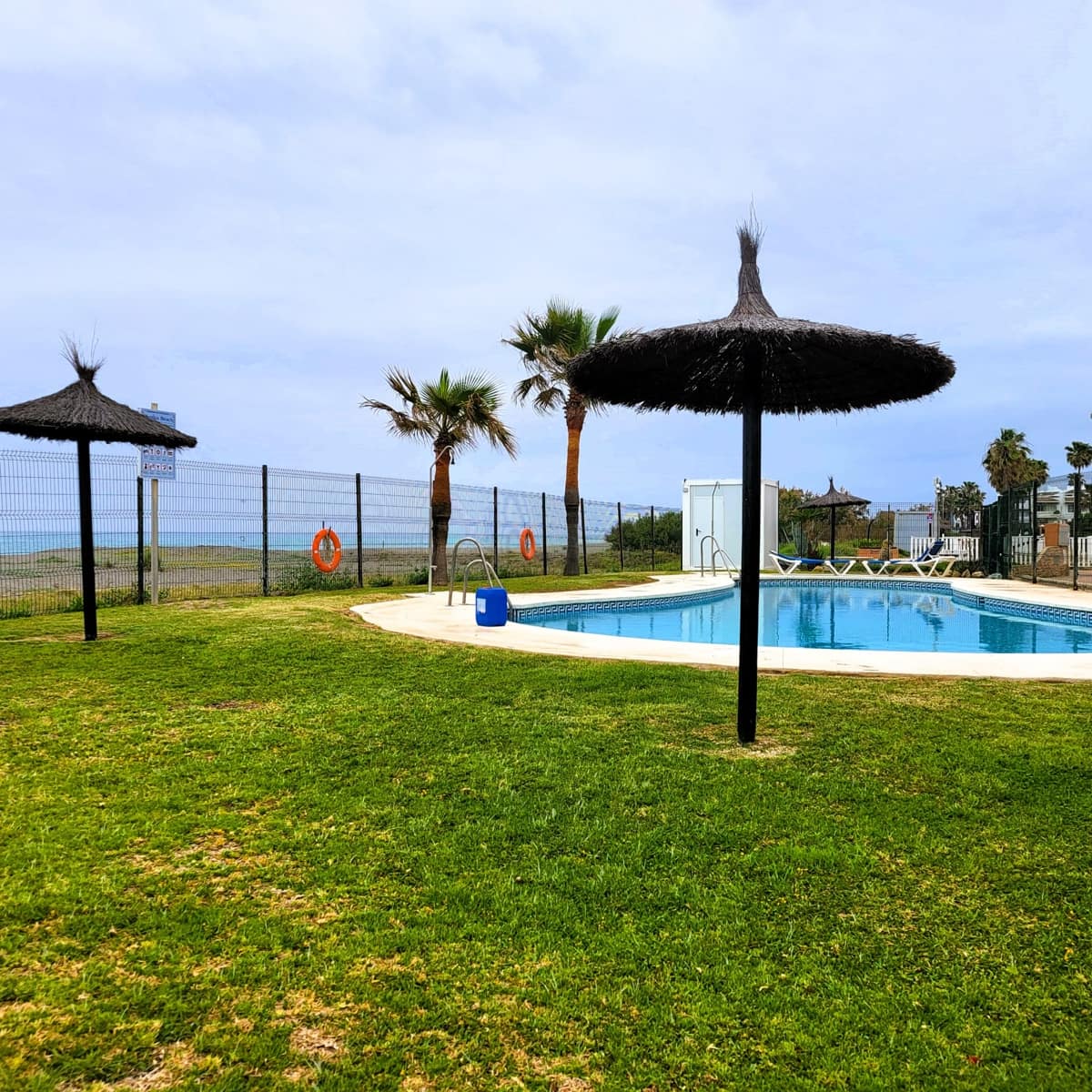 3 Zimmer Doppelhaus zu verkaufen in Manilva mit Pool Garage - 495.000 € (Ref: 9807471)