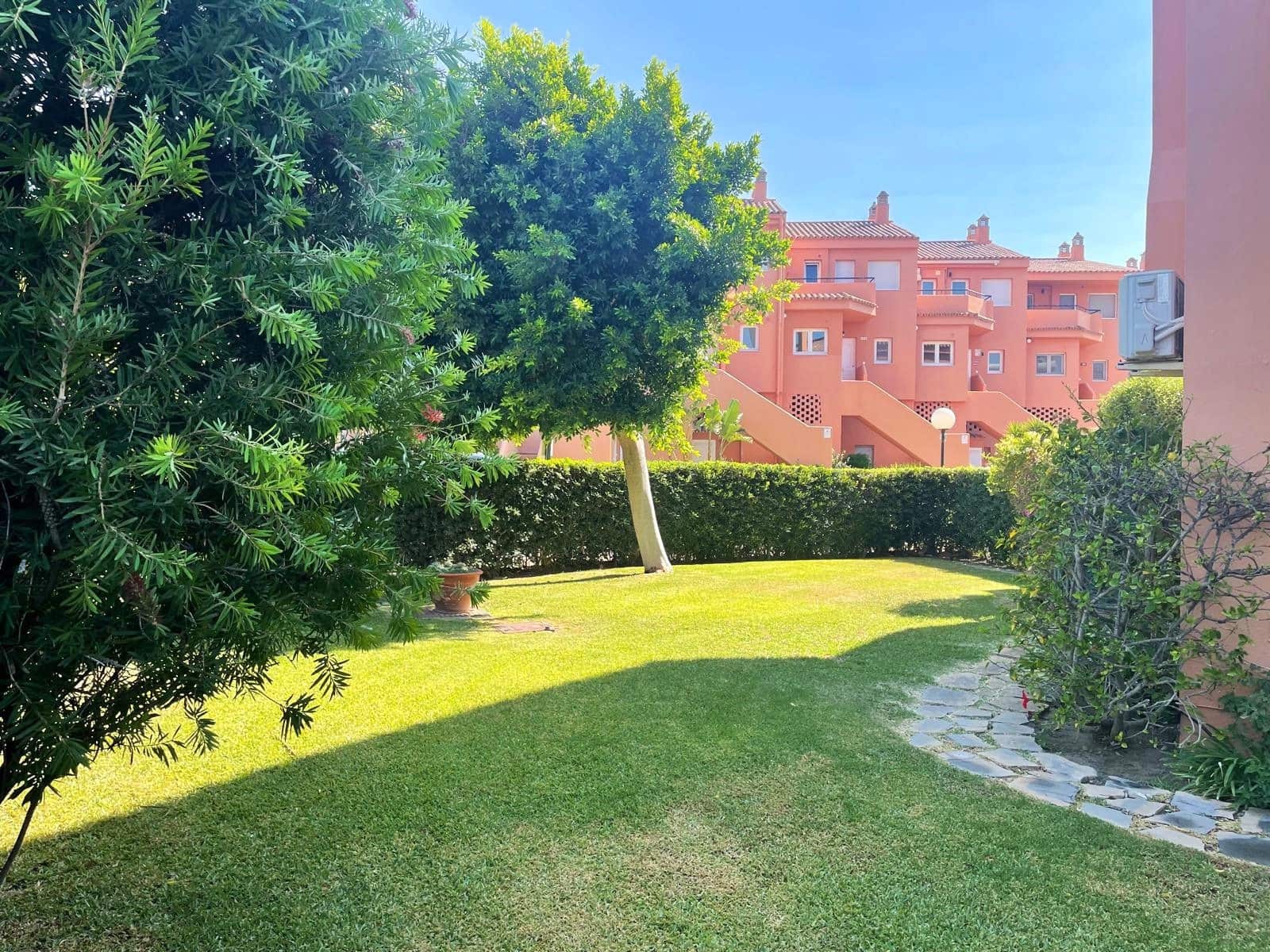 3 Zimmer Doppelhaus zu verkaufen in Manilva mit Pool Garage - 495.000 € (Ref: 9807471)