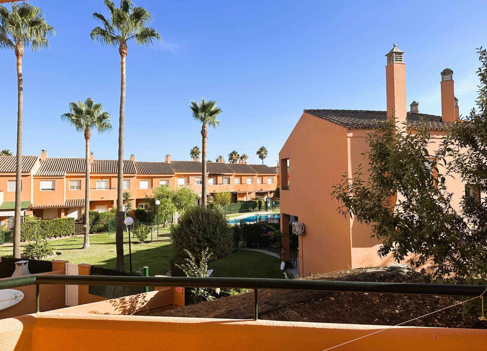 3 Zimmer Doppelhaus zu verkaufen in Manilva mit Pool Garage - 495.000 € (Ref: 9807471)