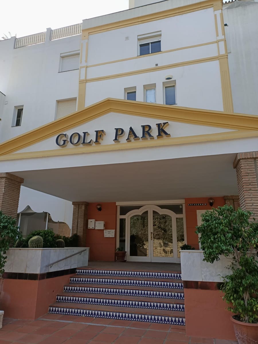 3 makuuhuone Huoneisto myytävänä paikassa Estepona mukana uima-altaan - 290 000 € (Ref: 9818840)