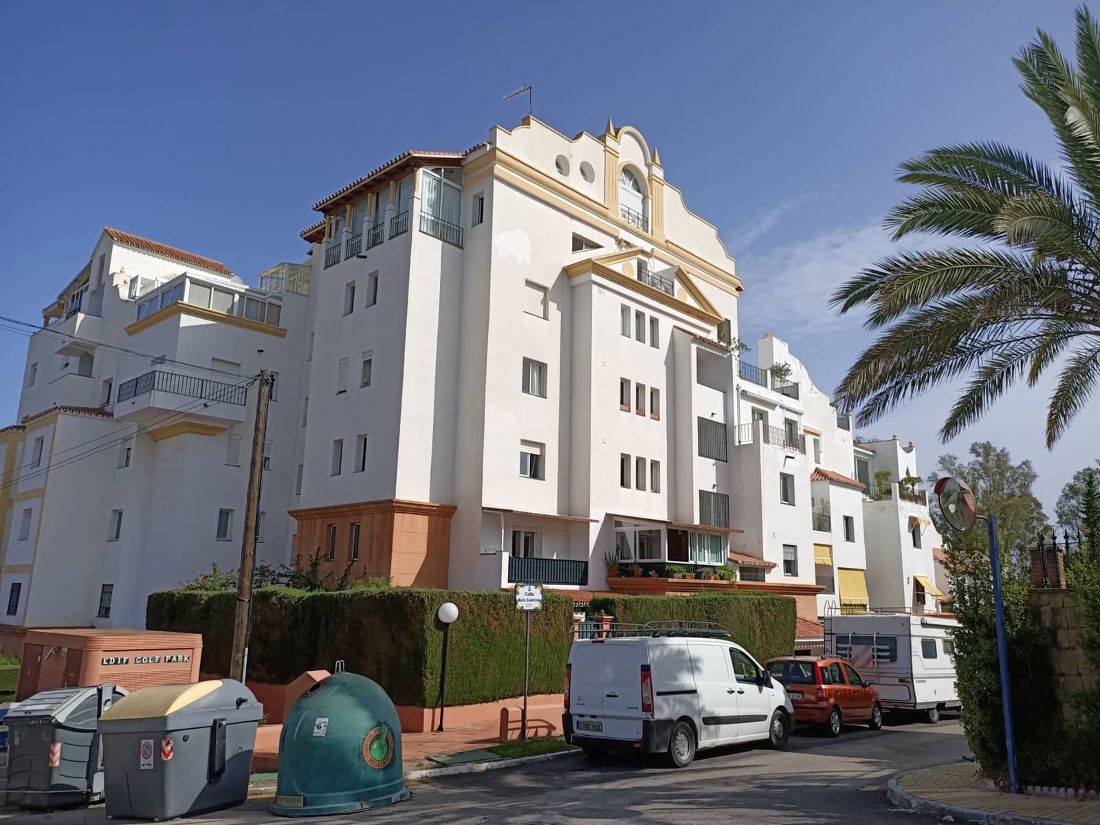 3 makuuhuone Huoneisto myytävänä paikassa Estepona mukana uima-altaan - 290 000 € (Ref: 9818840)