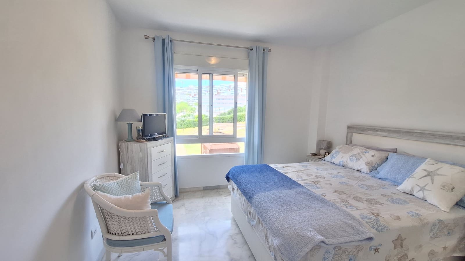 3 quarto Apartamento para venda em Estepona com piscina garagem - 395 000 € (Ref: 9833034)