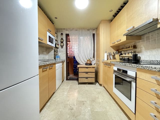 2 makuuhuone Huoneisto myytävänä paikassa Estepona mukana uima-altaan 
autotalli - 458 000 € (Ref: 9842124)