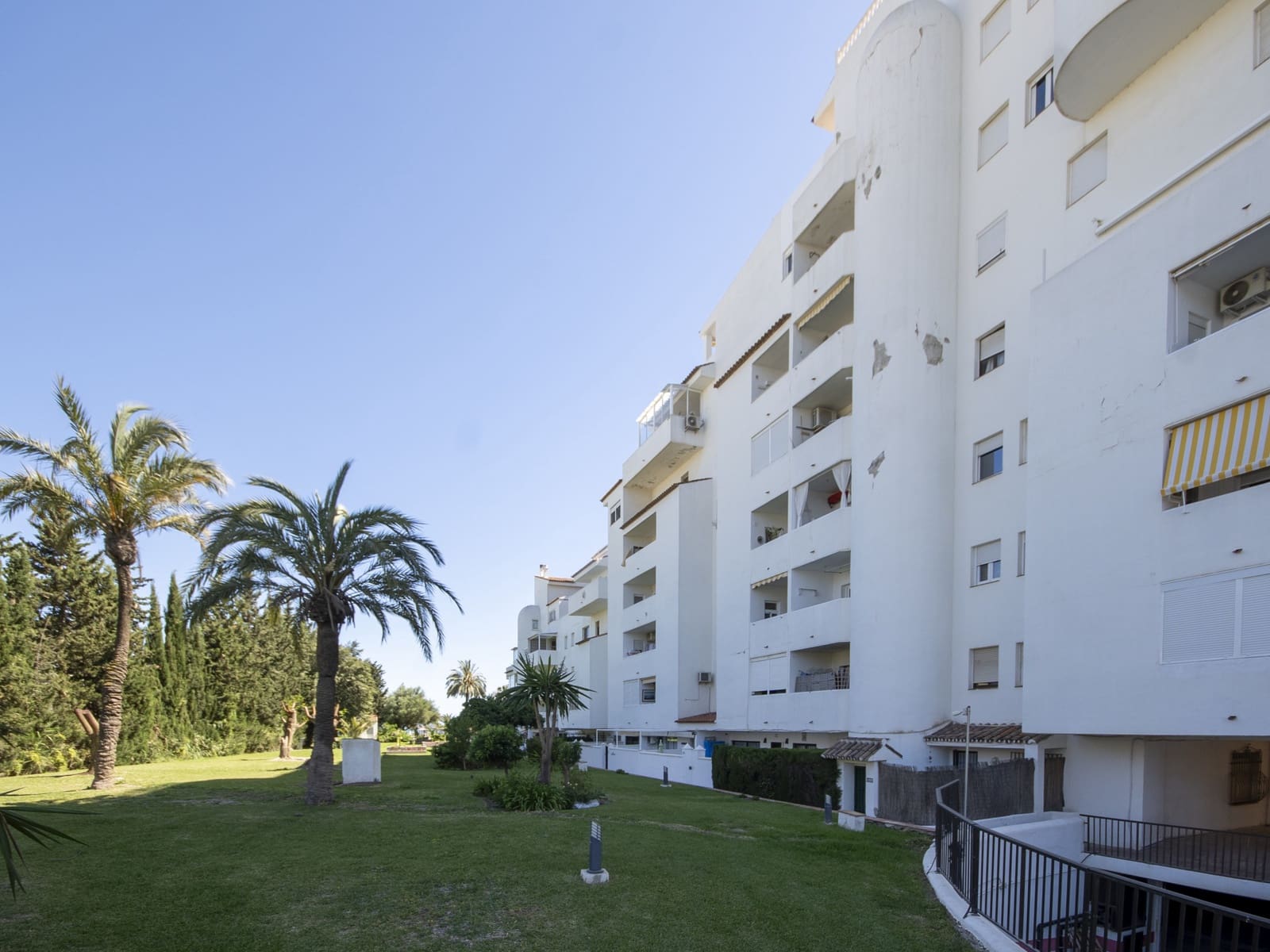 2 makuuhuone Huoneisto myytävänä paikassa Estepona mukana uima-altaan - 399 000 € (Ref: 9860838)