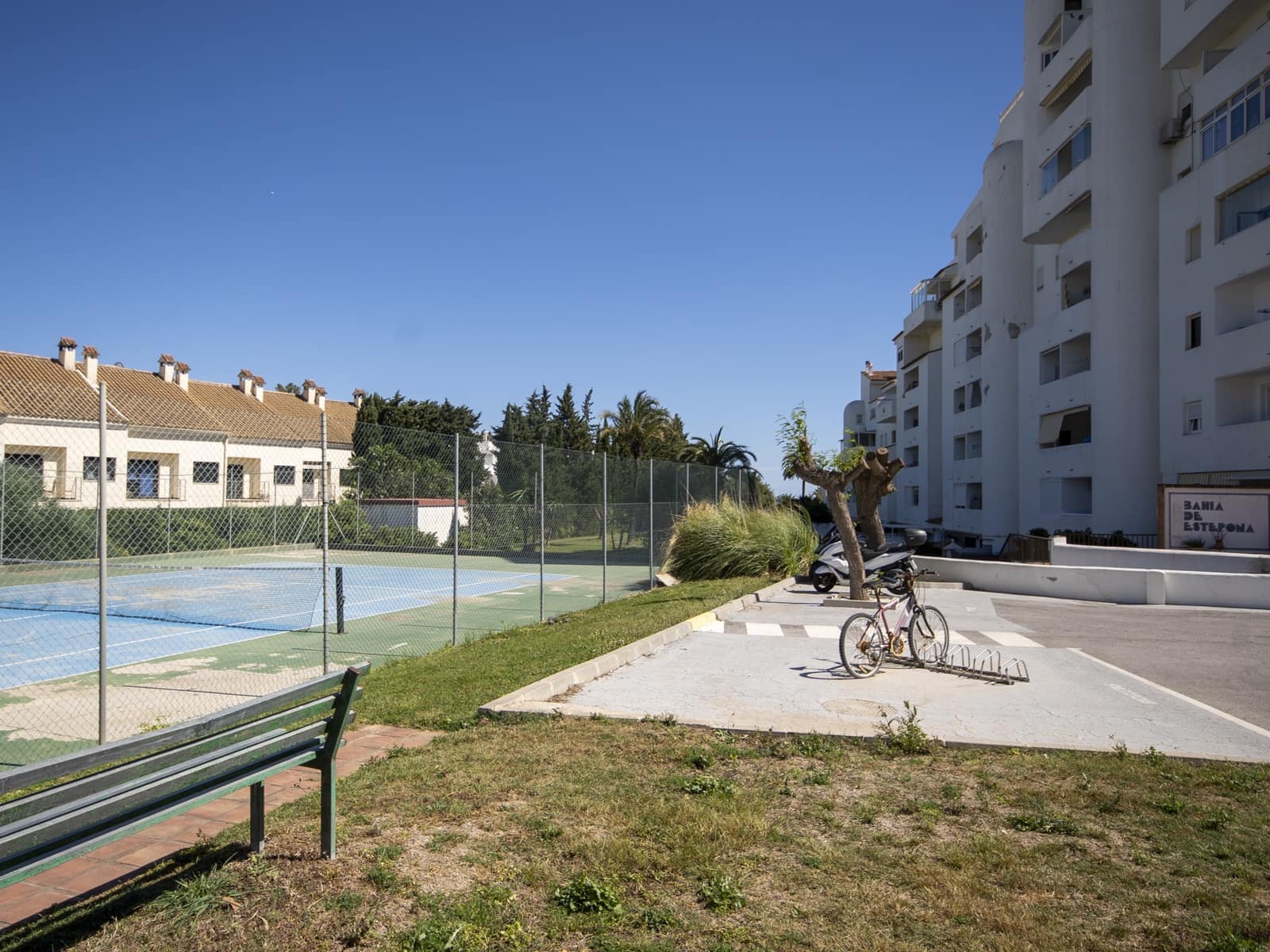 2 makuuhuone Huoneisto myytävänä paikassa Estepona mukana uima-altaan - 399 000 € (Ref: 9860838)
