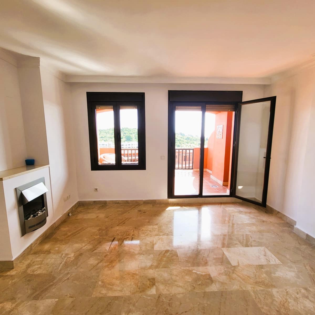 4 quarto Penthouse para venda em Estepona com piscina garagem - 455 000 € (Ref: 9863847)