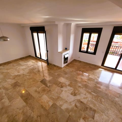 4 quarto Penthouse para venda em Estepona com piscina garagem - 455 000 € (Ref: 9863847)