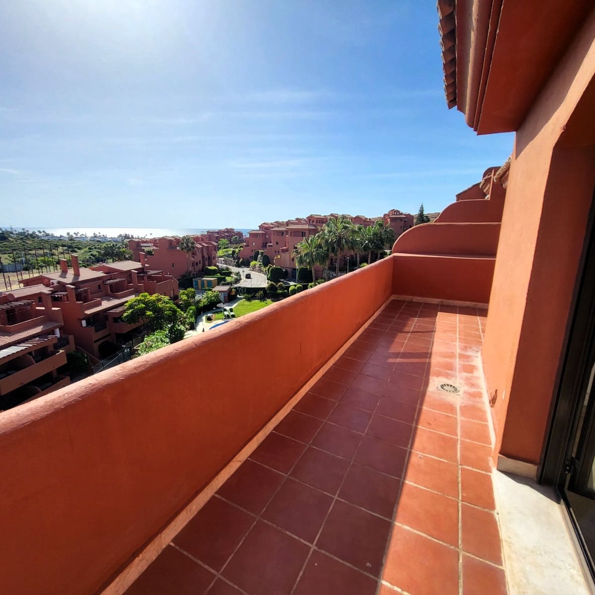 4 quarto Penthouse para venda em Estepona com piscina garagem - 455 000 € (Ref: 9863847)