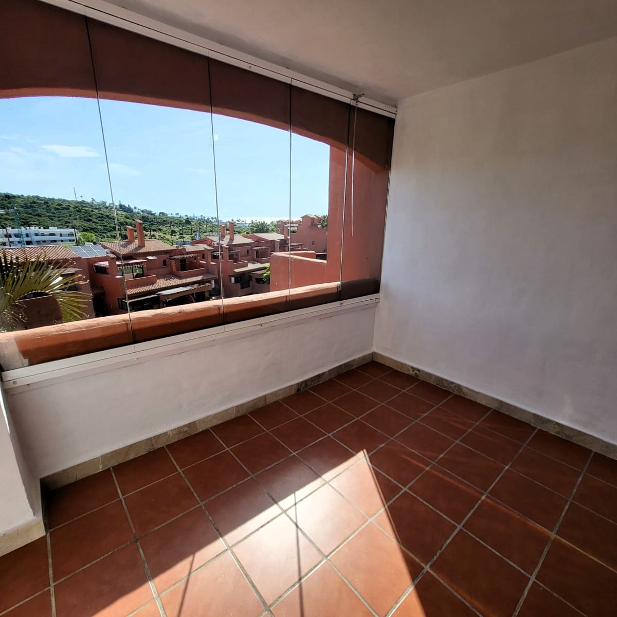 4 quarto Penthouse para venda em Estepona com piscina garagem - 455 000 € (Ref: 9863847)