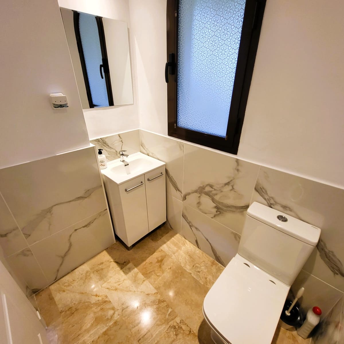 4 quarto Penthouse para venda em Estepona com piscina garagem - 455 000 € (Ref: 9863847)