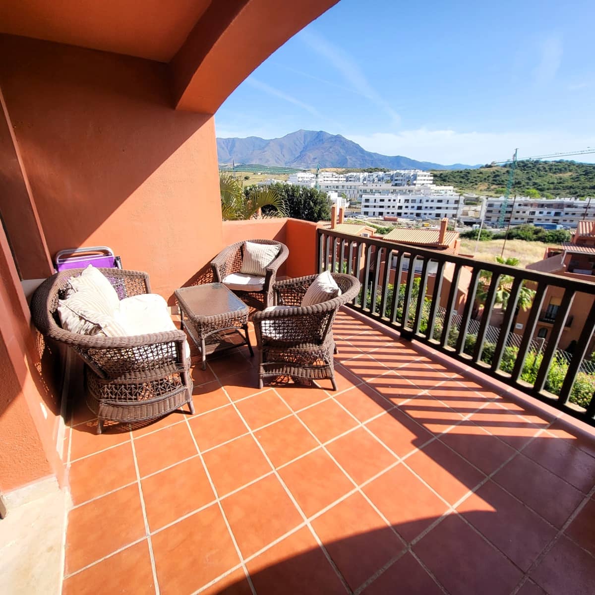 4 quarto Penthouse para venda em Estepona com piscina garagem - 455 000 € (Ref: 9863847)
