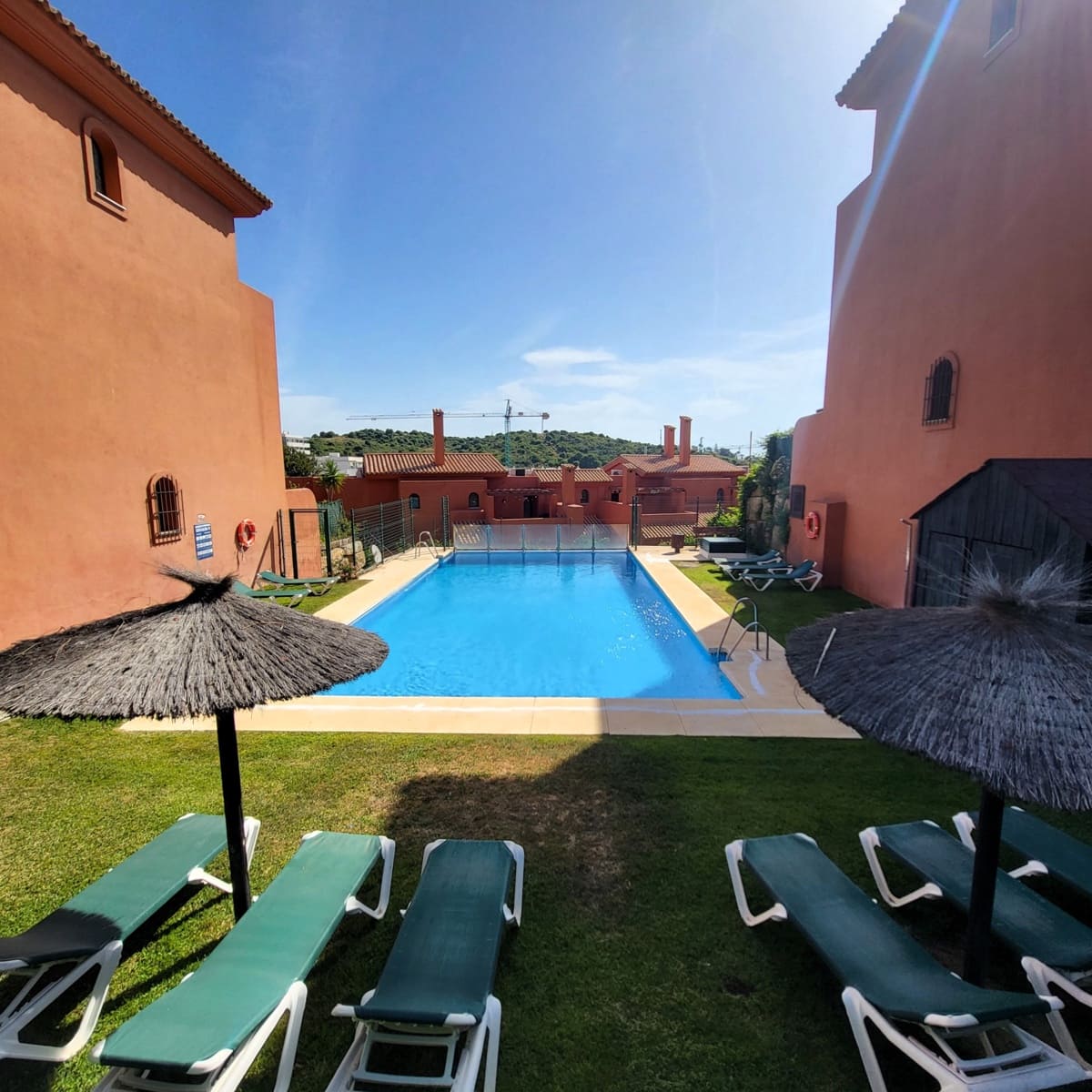 4 quarto Penthouse para venda em Estepona com piscina garagem - 455 000 € (Ref: 9863847)
