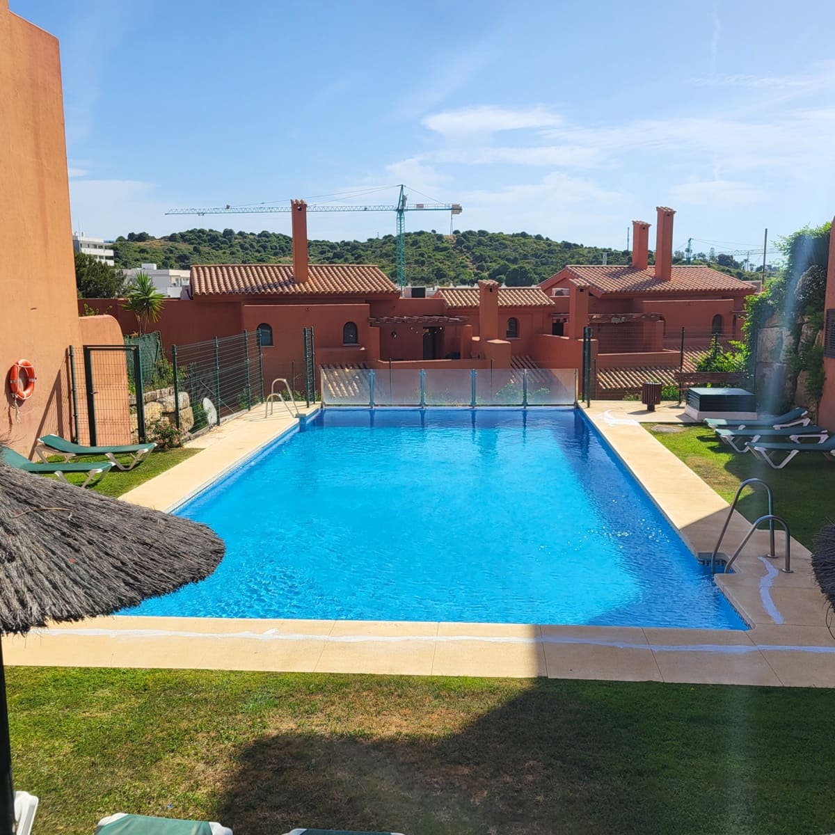 4 quarto Penthouse para venda em Estepona com piscina garagem - 455 000 € (Ref: 9863847)