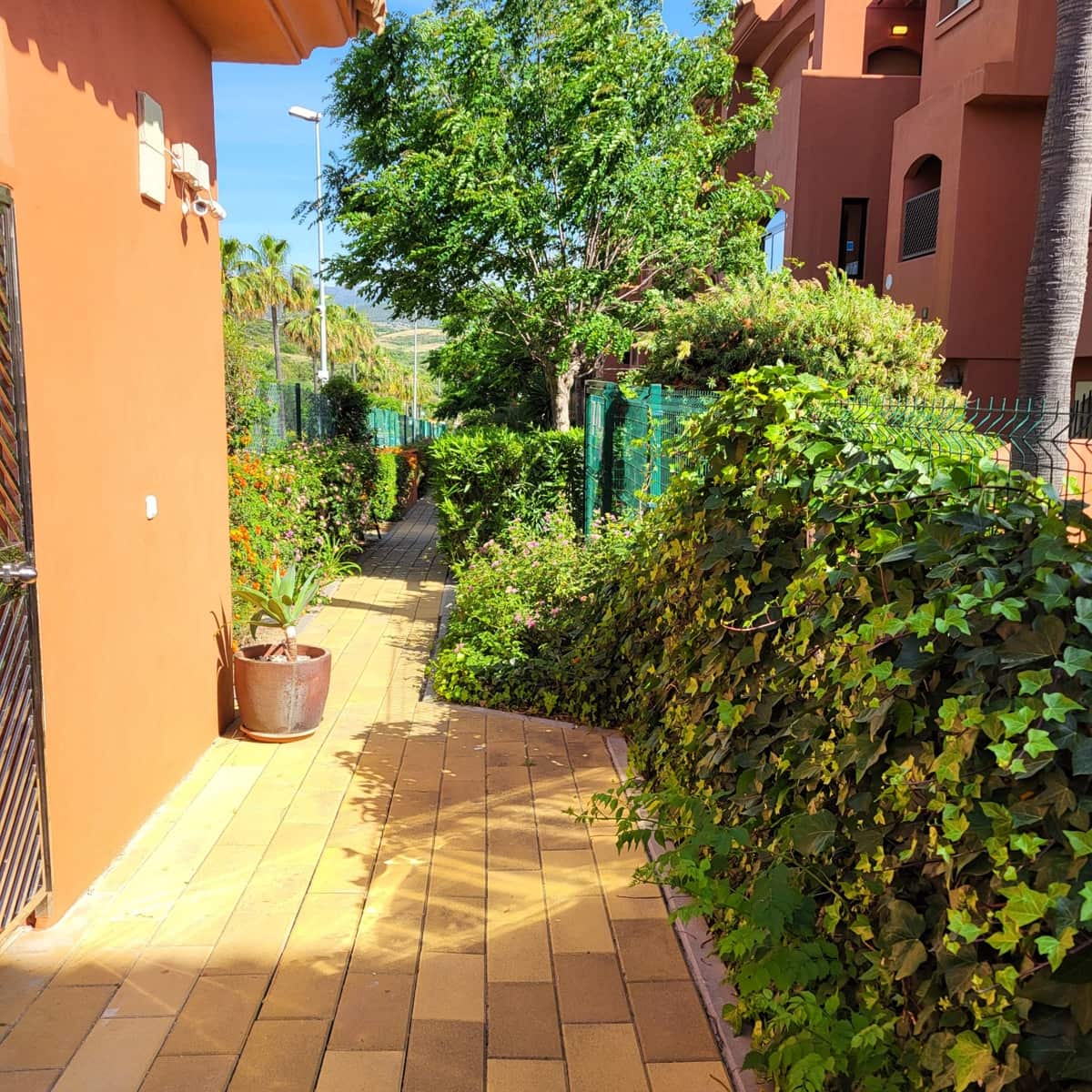 4 quarto Penthouse para venda em Estepona com piscina garagem - 455 000 € (Ref: 9863847)