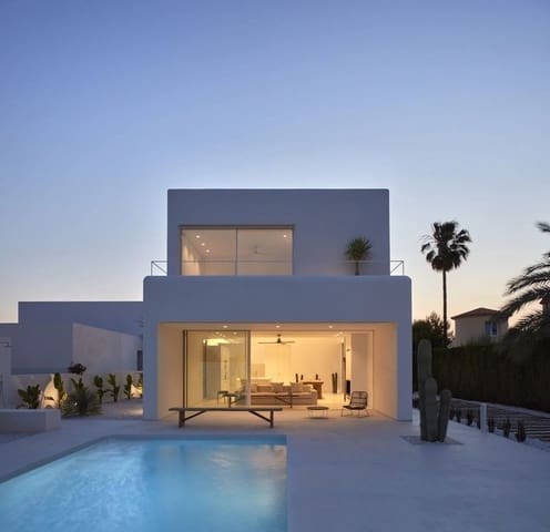 3 soverom Villa til salgs i Estepona med svømmebasseng garasje - € 1 150 000 (Ref: 9877576)