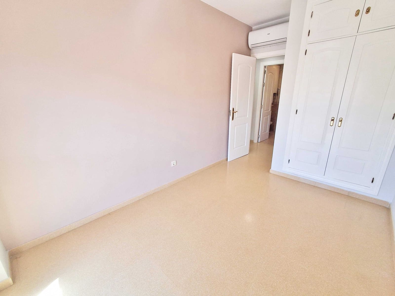 2 bedroom Flat for sale in San Luis de Sabinillas with pool - € 295,000 (Ref: 9877577)