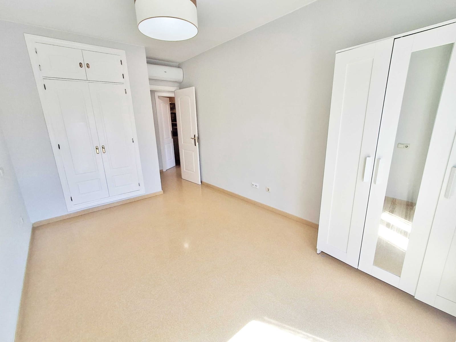 2 bedroom Flat for sale in San Luis de Sabinillas with pool - € 295,000 (Ref: 9877577)