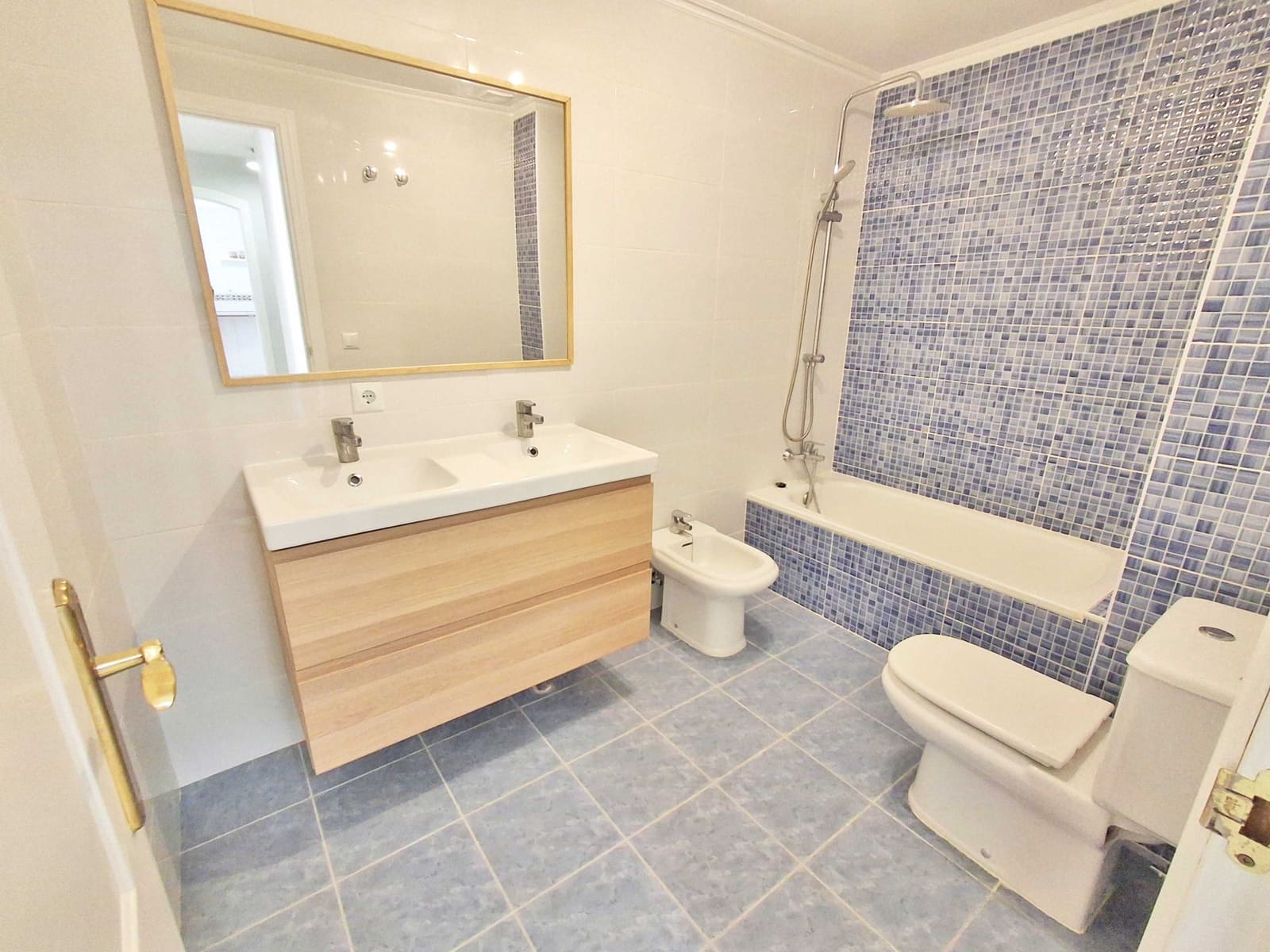 2 bedroom Flat for sale in San Luis de Sabinillas with pool - € 295,000 (Ref: 9877577)