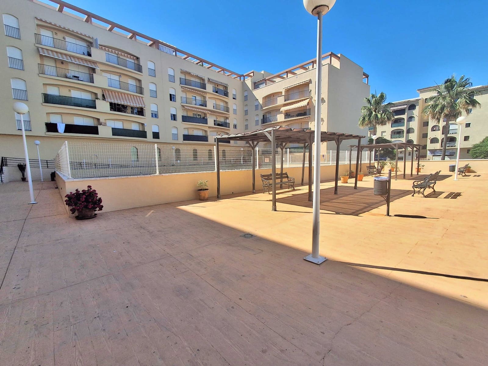 2 bedroom Flat for sale in San Luis de Sabinillas with pool - € 295,000 (Ref: 9877577)