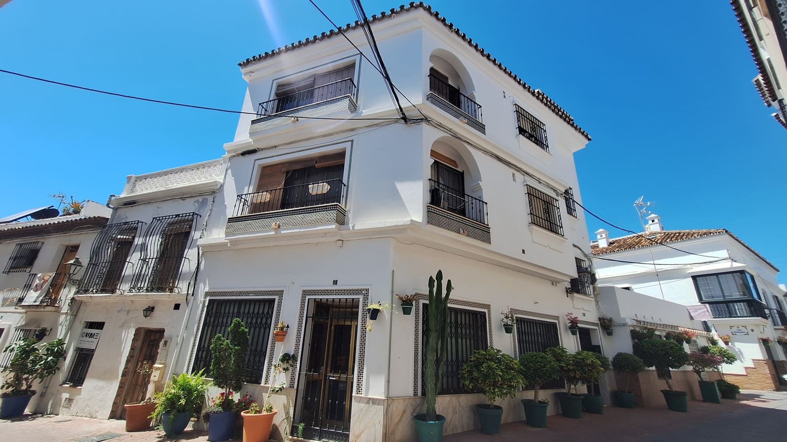 5 bedroom Commercial for sale in Estepona - € 930,000 (Ref: 9877581)