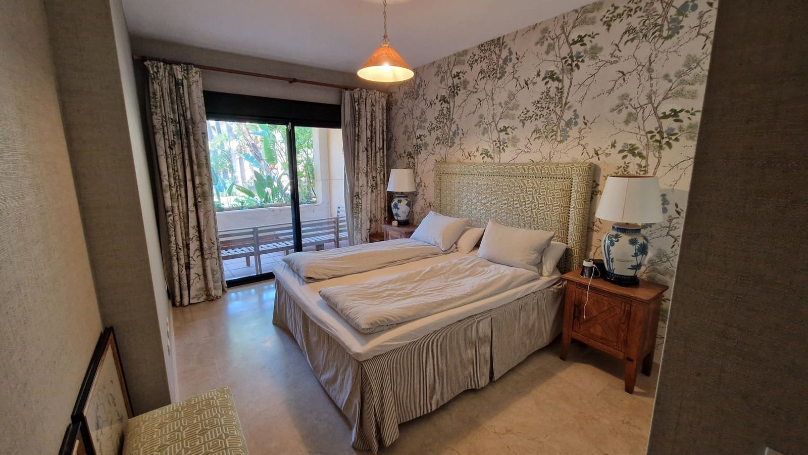 2 bedroom Apartment for sale in Estepona with pool - € 360,000 (Ref: 9880312)