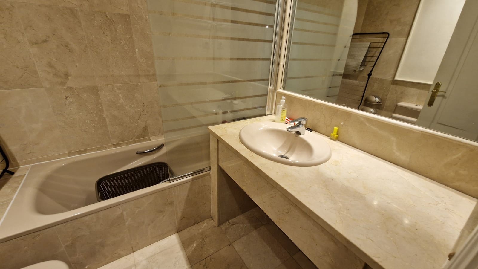 2 bedroom Apartment for sale in Estepona with pool - € 360,000 (Ref: 9880312)