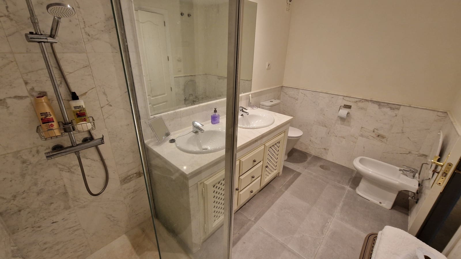 2 bedroom Apartment for sale in Estepona with pool - € 360,000 (Ref: 9880312)