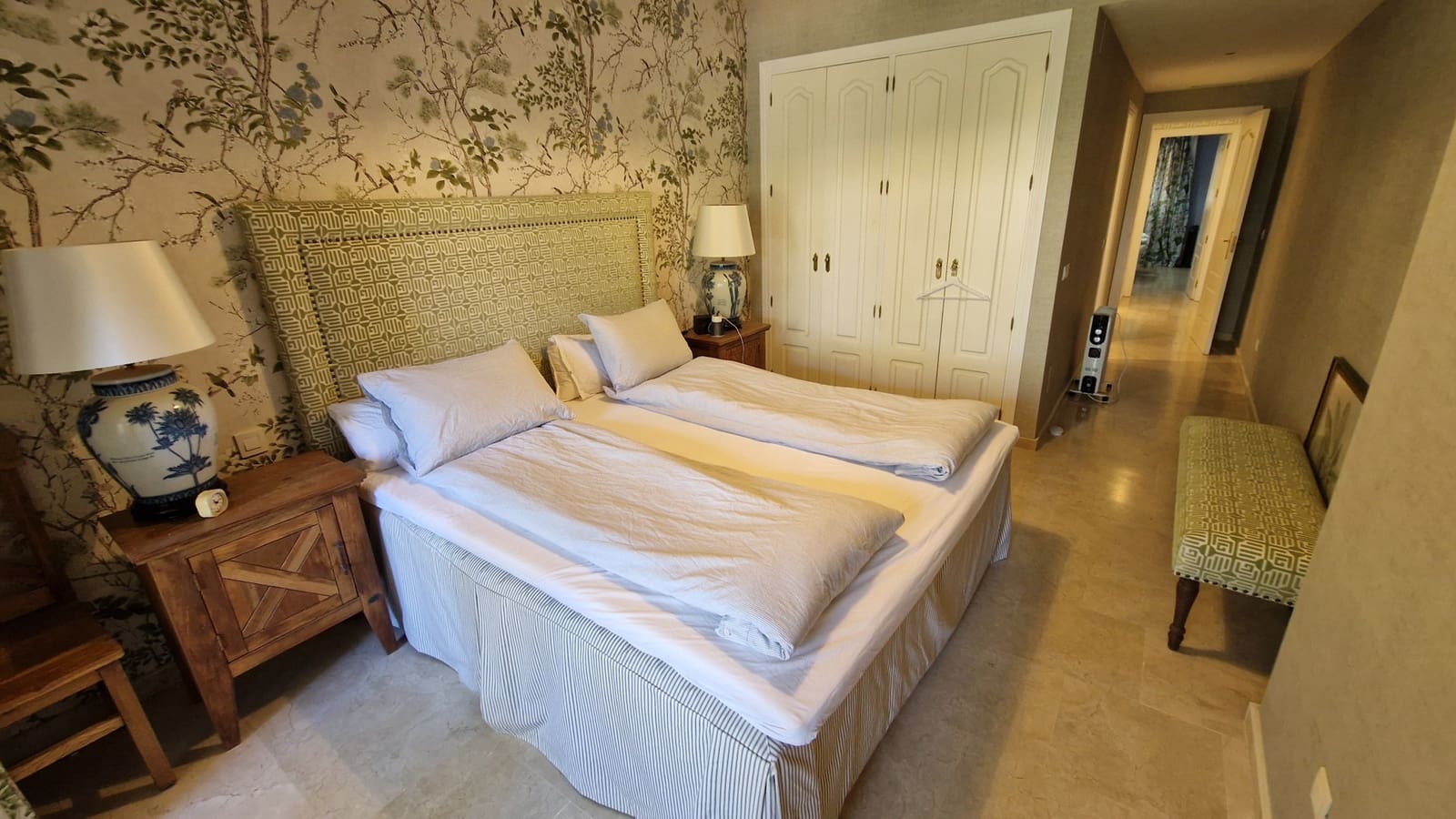 2 bedroom Apartment for sale in Estepona with pool - € 360,000 (Ref: 9880312)