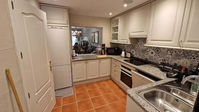 2 bedroom Apartment for sale in Estepona with pool - € 360,000 (Ref: 9880312)