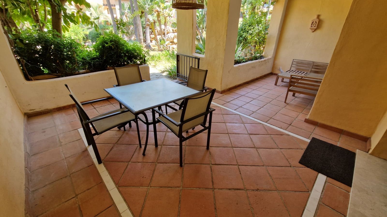 2 bedroom Apartment for sale in Estepona with pool - € 360,000 (Ref: 9880312)