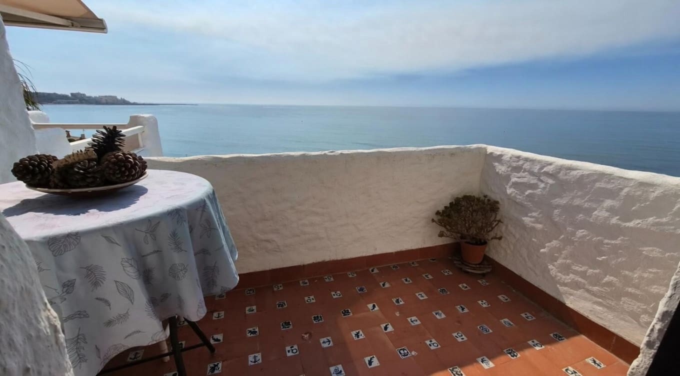 2 quarto Apartamento para venda em Estepona com piscina - 450 000 € (Ref: 9895184)