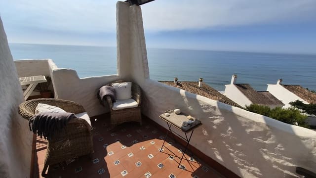 2 quarto Apartamento para venda em Estepona com piscina - 450 000 € (Ref: 9895184)