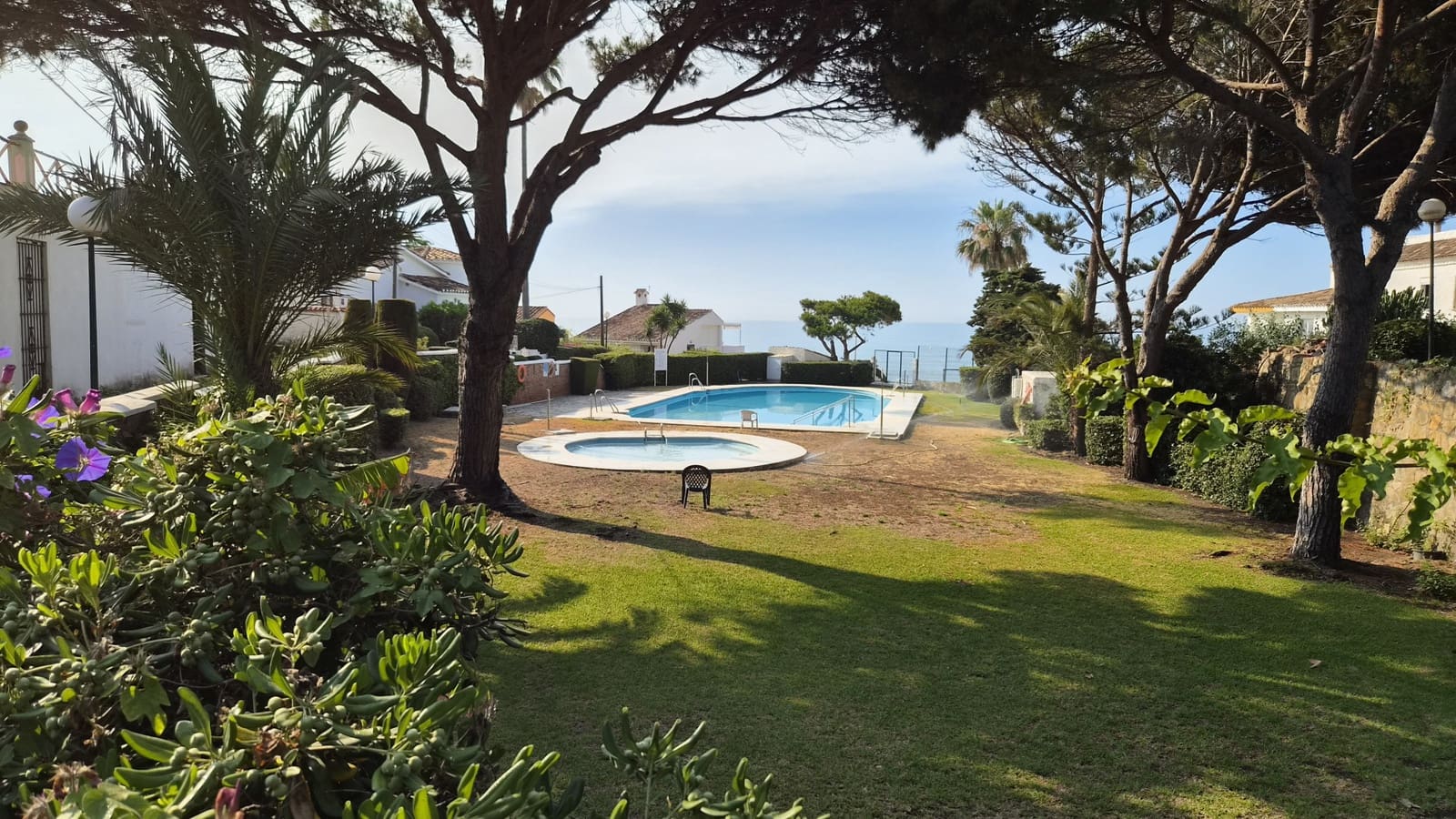 2 quarto Apartamento para venda em Estepona com piscina - 450 000 € (Ref: 9895184)