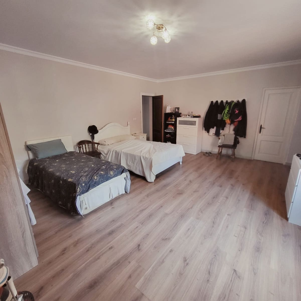 Chalet de 5 habitaciones en Estepona en venta con piscina - 1.260.000 € (Ref: 9921100)